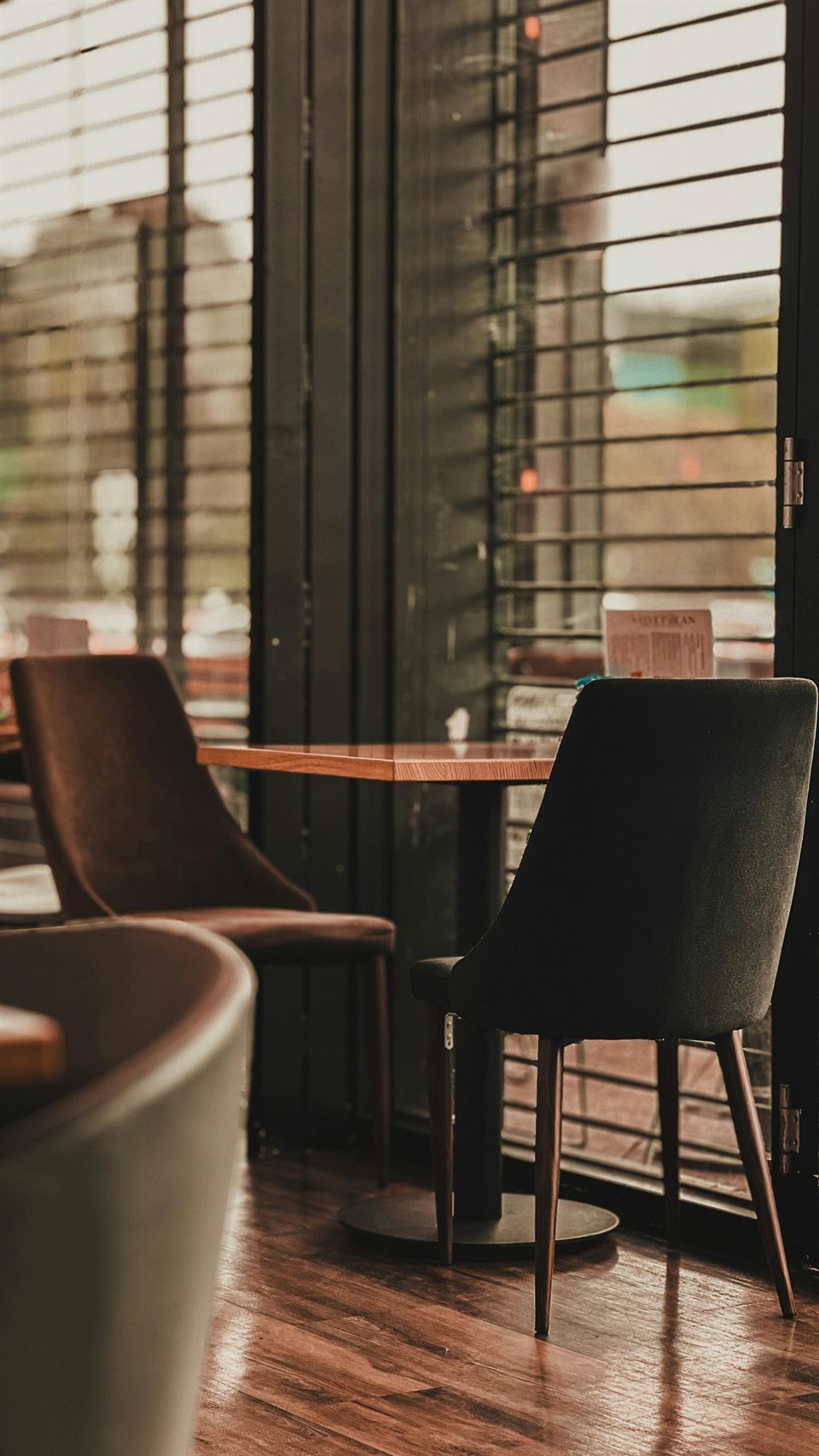 Interior acogedor de un negocio local